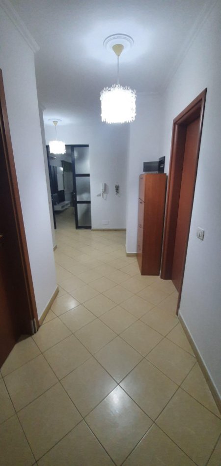 Tirane, jepet me qera apartament 2+1+Ballkon Kati 4, 110 m² 550 € (rruga ali demi)