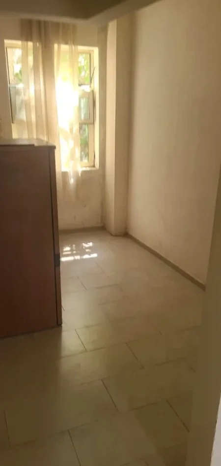 Tirane, jepet me qera apartament 1+1 Kati 2, 50 m² 270 € (rruga petro nini luarasi)