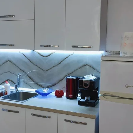 Tirane, jepet me qera apartament 1+1+Ballkon Kati 2, 60 m² 490 € (rruga ndre mjeda)