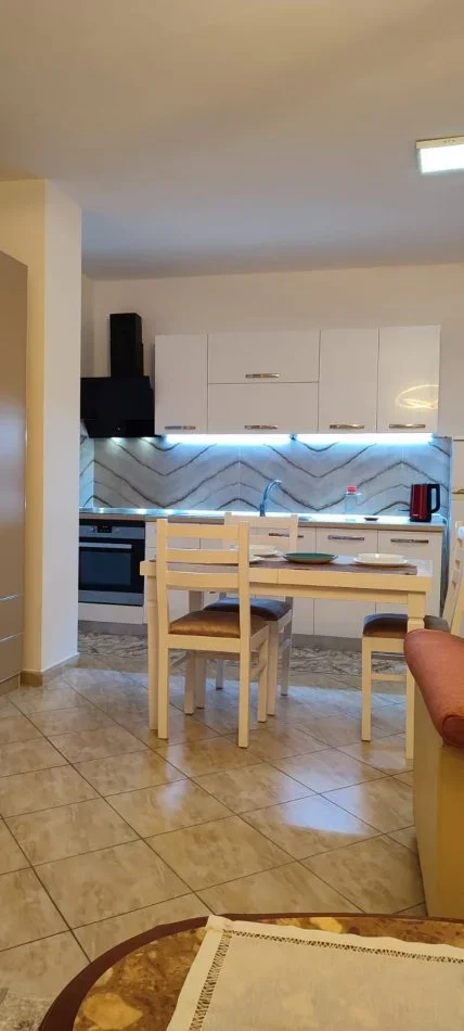 Tirane, jepet me qera apartament 1+1+Ballkon Kati 2, 60 m² 490 € (rruga ndre mjeda)