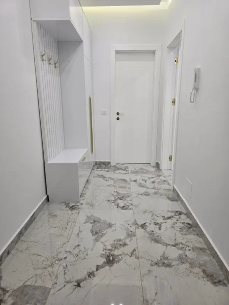 Tirane, jepet me qera apartament 1+1+Ballkon Kati 5, 76 m² 500 € (unaza e madhe)