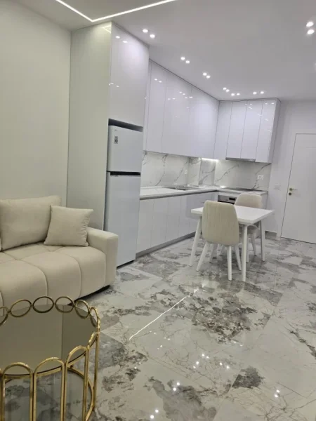 Tirane, jepet me qera apartament 1+1+Ballkon Kati 5, 76 m² 500 € (unaza e madhe)