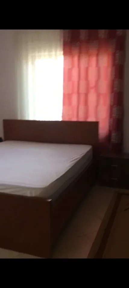 Tirane, jepet me qera apartament 2+1+Ballkon Kati 4, 85 m² 400 € (rruga fiqeri rusi)