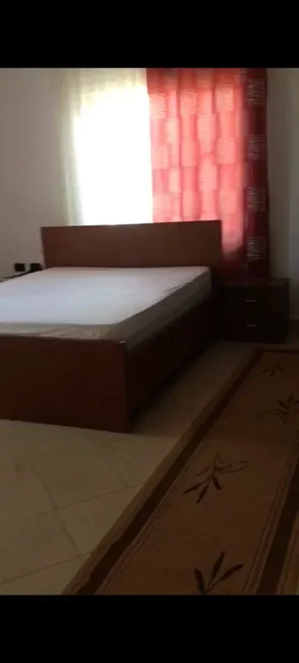 Tirane, jepet me qera apartament 2+1+Ballkon Kati 4, 85 m² 400 € (rruga fiqeri rusi)