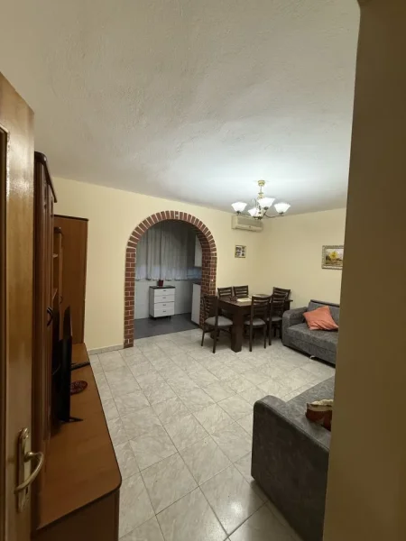 Tirane, jepet me qera apartament 2+1 Kati 1, 78 m² 600 € (Hoxha Tahsim)