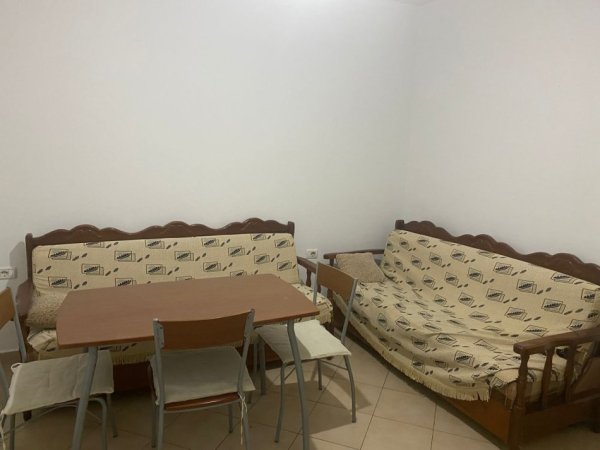 Tirane, jepet me qera apartament 1+1+Aneks+Ballkon Kati 2, 67 m² 350 € (ne rrugen Kongresi i manastirit tek Oxhaku Tirane.)