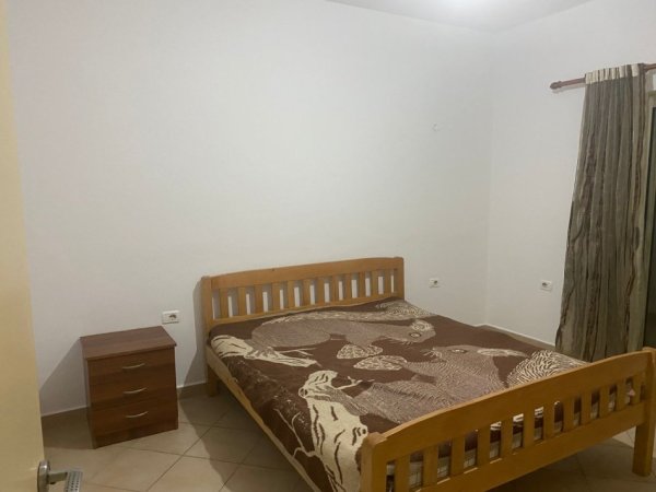 Tirane, jepet me qera apartament 1+1+Aneks+Ballkon Kati 2, 67 m² 350 € (ne rrugen Kongresi i manastirit tek Oxhaku Tirane.)