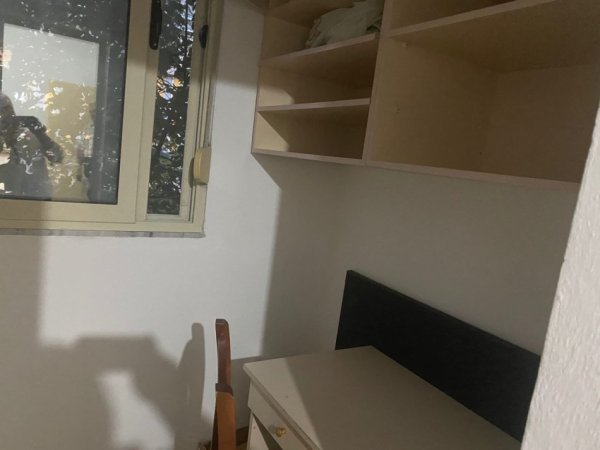 Tirane, jepet me qera apartament 1+1+Aneks+Ballkon Kati 2, 67 m² 350 € (ne rrugen Kongresi i manastirit tek Oxhaku Tirane.)