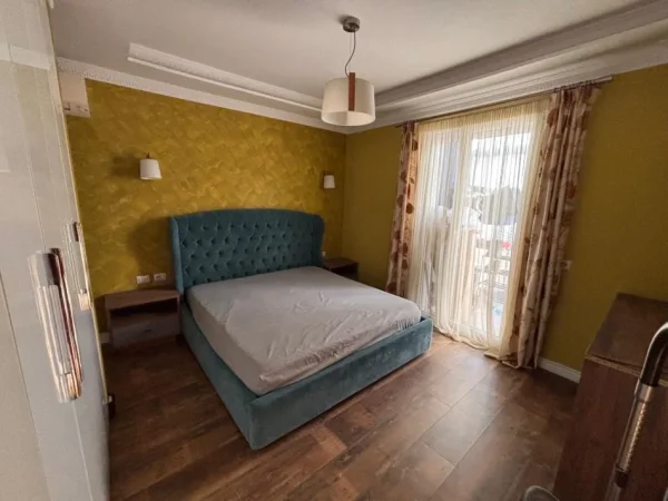 Tirane, jepet me qera apartament 3+1+ 2 Poste Parkimi Kati 4, 138 m² 1.800 € (Tek Kopshti Zoologjik)