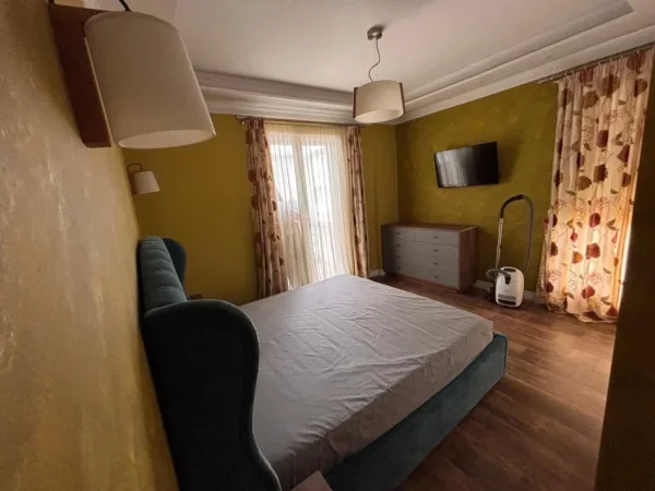 Tirane, jepet me qera apartament 3+1+ 2 Poste Parkimi Kati 4, 138 m² 1.800 € (Tek Kopshti Zoologjik)