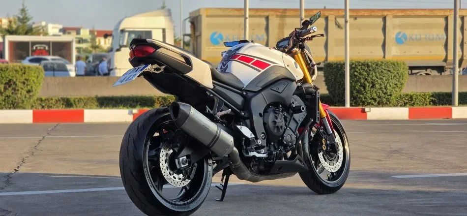 YAMAHA FZ8 WGP 50th Anniversary Edition 77, Durres, shitet motor sportiv , 38.000 km