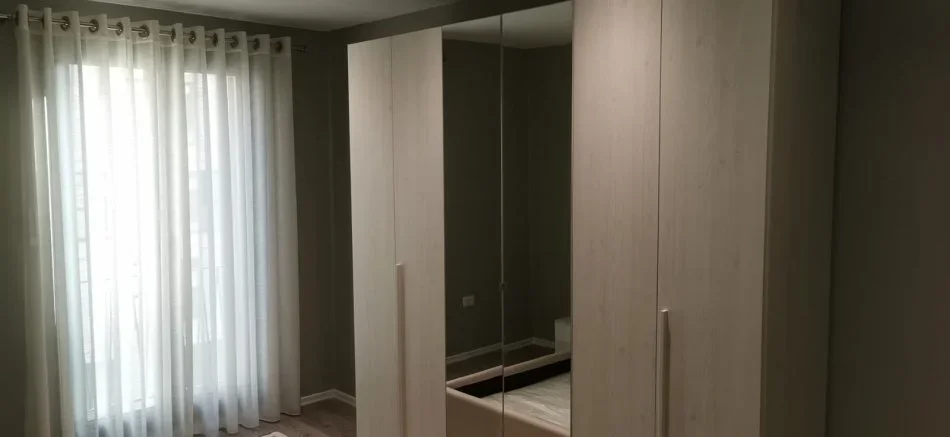 Tirane, jepet me qera apartament 2+1 Kati 4, 120 m² 600 € (Rruga Kongresi i Manastirit)
