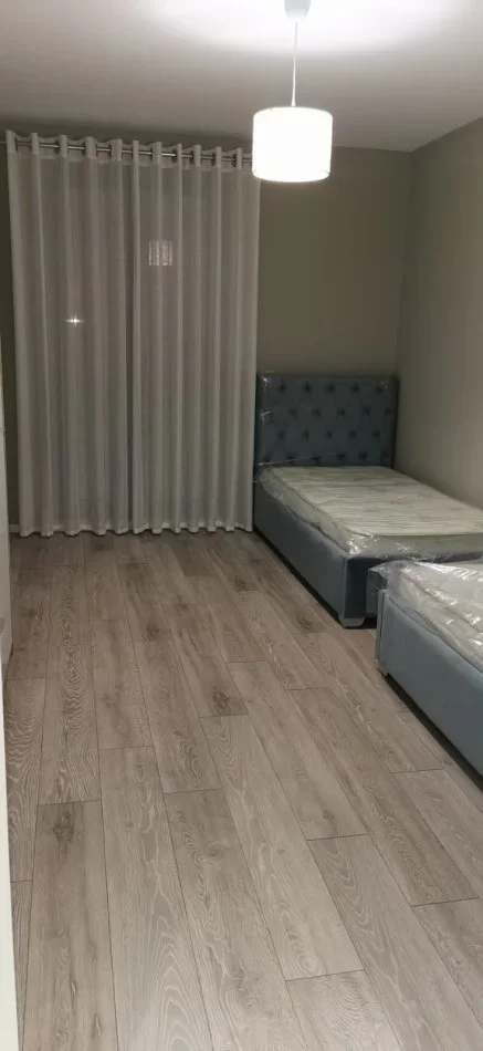 Tirane, jepet me qera apartament 2+1 Kati 4, 120 m² 600 € (Rruga Kongresi i Manastirit)