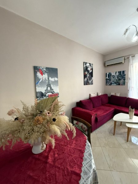 Tirane, jepet me qera apartament 1+1 Kati 5, 70 m² 450 € (rruga Bedri Karapici)