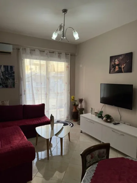 Tirane, jepet me qera apartament 1+1 Kati 5, 70 m² 550 € (rruga Bedri Karapici)