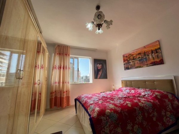 Tirane, jap me qera garsonier 1+1 Kati 4, 40 m² 450 € (Rruga e Kavajes)