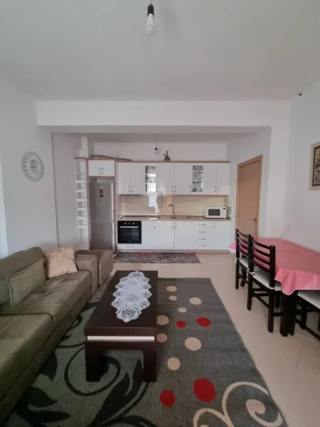 Tirane, jepet me qera apartament 2+1+Ballkon Kati 7, 92 m² 550 € (rruga Bedri Karapici)