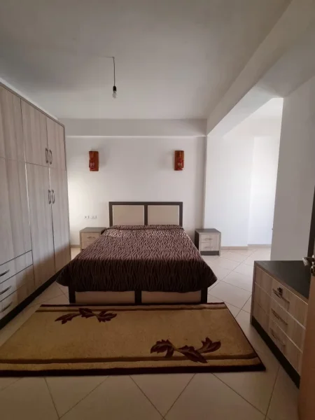 Tirane, jepet me qera apartament 2+1+Ballkon Kati 7, 92 m² 550 € (rruga Bedri Karapici)