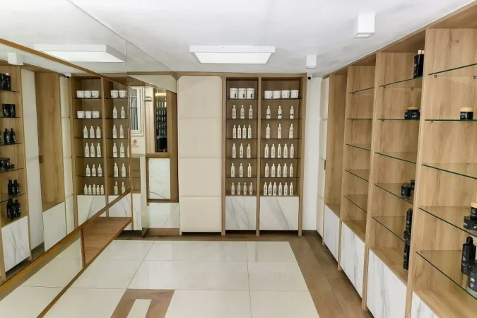 Tirane, jepet me qera ambjent biznesi Kati 0, 40 m² 800 € (rruga Sami Frasheri)