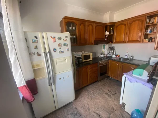 Tirane, jepet me qera apartament 2+1+Ballkon Kati 6, 112 m² 1.000 € (Bulevardi Zogu i Pare)