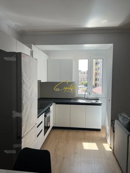 Tirane, jepet me qera apartament 2+1 Kati 2, 90 m² 950 € (BULEVARDI ZOGU 1)