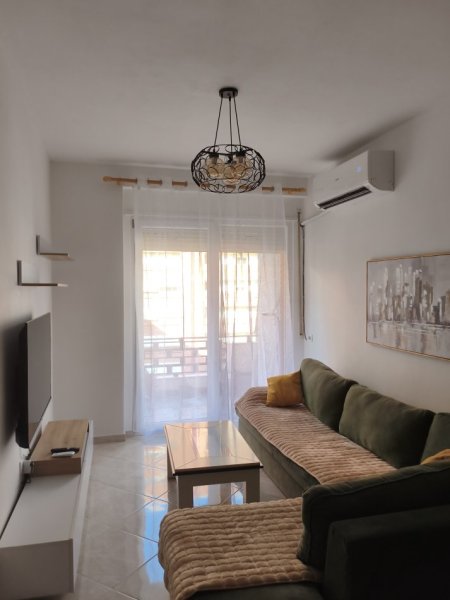 Tirane, jepet me qera apartament 2+1+Ballkon Kati 7, 80 m² 500 € (Rruga Bedri Karapici)