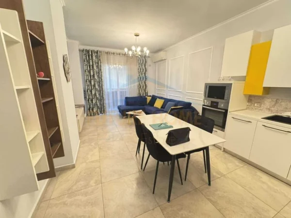 Tirane, jepet me qera apartament 2+1 Kati 5, 92 m² 600 € 