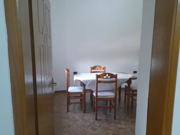 Tirane, jepet me qera apartament 1+1 Kati 5, 80 m² 600 € (Bllok, Bulevardi Bajram Curri, prane Sky Tower)