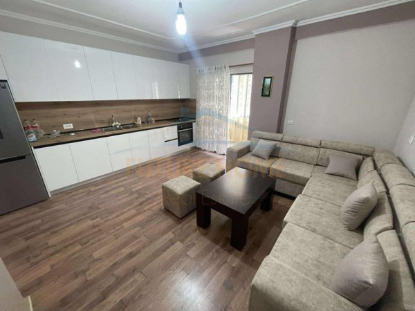 Tirane, jepet me qera apartament 2+1 Kati 3, 114 m² 600 € (Don Bosko)