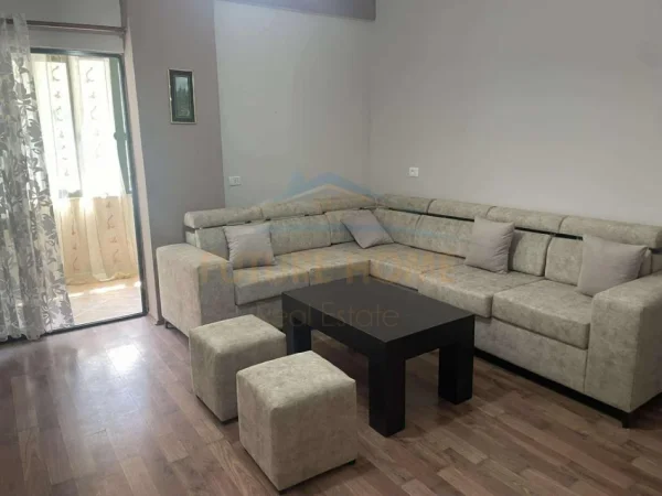 Tirane, jepet me qera apartament 2+1 Kati 3, 114 m² 600 € (Don Bosko)