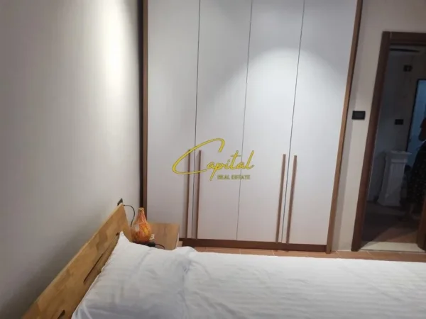 Tirane, jepet me qera apartament 1+1 Kati 2, 47 m² 500 € (ALI DEMI)