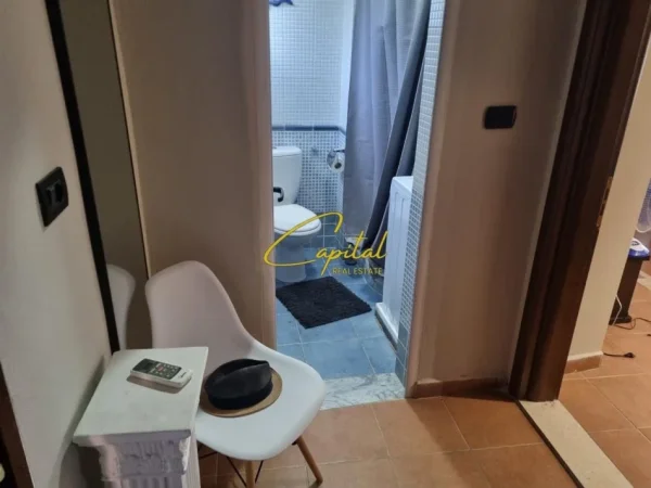 Tirane, jepet me qera apartament 1+1 Kati 2, 47 m² 500 € (ALI DEMI)