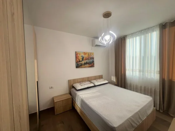 Tirane, jepet me qera apartament 1+1 Kati 9, 40 m² 500 € (Sheshi Willson)