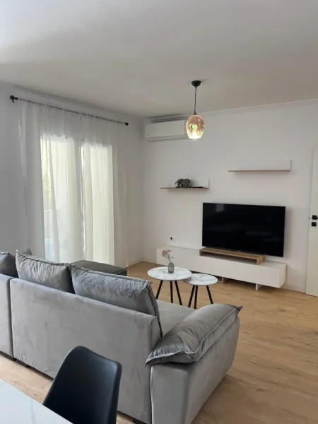 Tirane, jepet me qera apartament 2+1+Ballkon Kati 2, 90 m² 950 € (Rruga Maliq Muco)