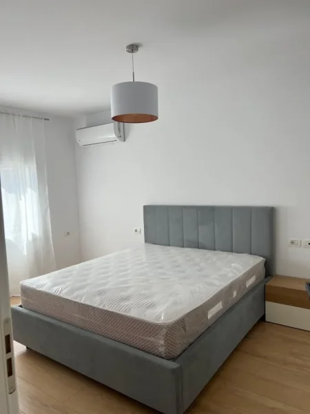 Tirane, jepet me qera apartament 2+1+Ballkon Kati 2, 90 m² 950 € (Rruga Maliq Muco)