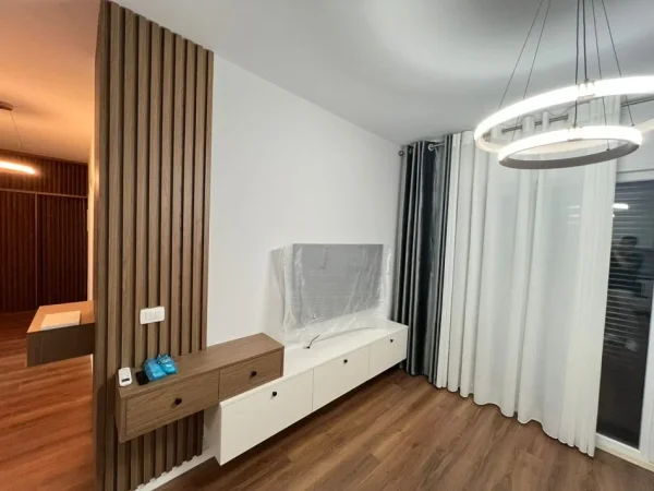 Tirane, jepet me qera apartament 2+1 Kati 3, 92 m² 850 € (Tek Rruga Riza Cerova, prane Kishes Ungjillore)
