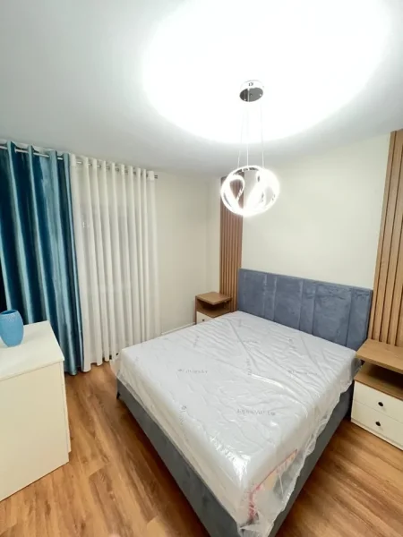 Tirane, jepet me qera apartament 2+1 Kati 3, 92 m² 850 € (Tek Rruga Riza Cerova, prane Kishes Ungjillore)