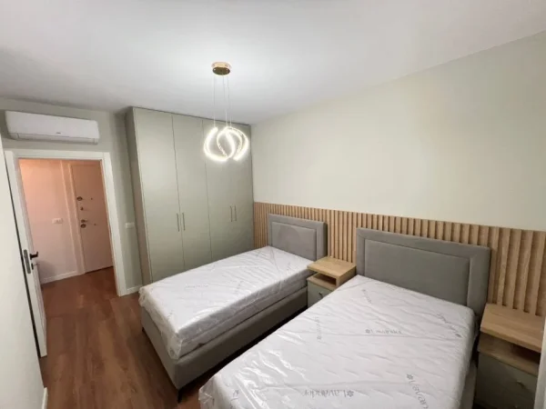 Tirane, jepet me qera apartament 2+1 Kati 3, 92 m² 850 € (Tek Rruga Riza Cerova, prane Kishes Ungjillore)