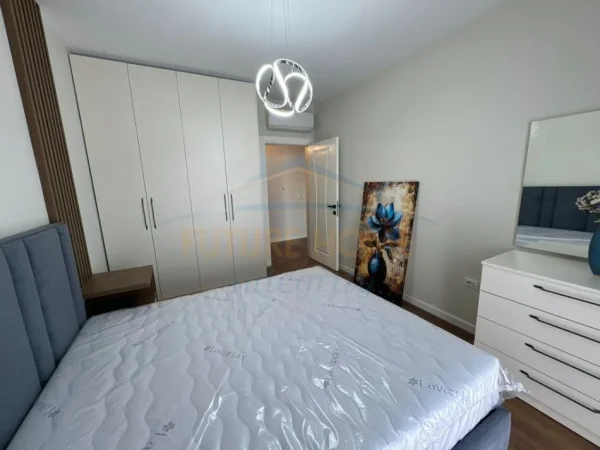 Tirane, jepet me qera apartament 2+1 Kati 3, 91 m² 850 € (Shkolla e Kuqe, Pazari i Ri)