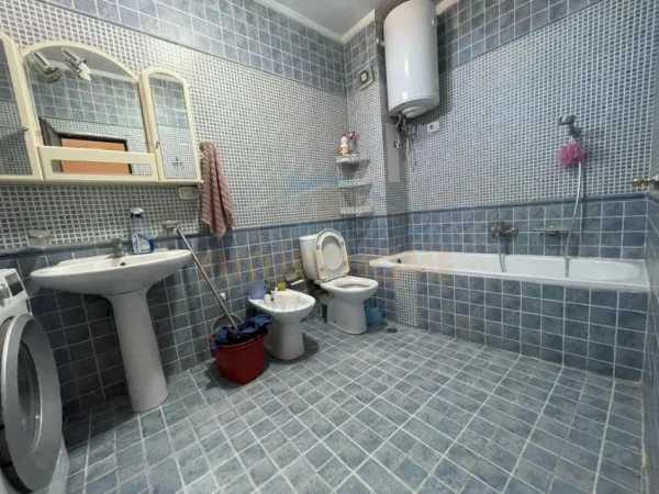 Tirane, jepet me qera apartament 2+1 Kati 9, 80 m² 600 € (Shkolla e Baletit , Rruga Petro Nini Luarasi)