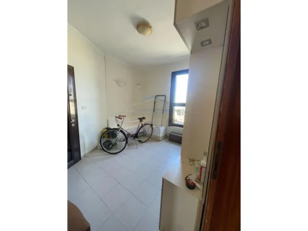 Tirane, jepet me qera apartament 2+1 Kati 9, 80 m² 600 € (Shkolla e Baletit , Rruga Petro Nini Luarasi)