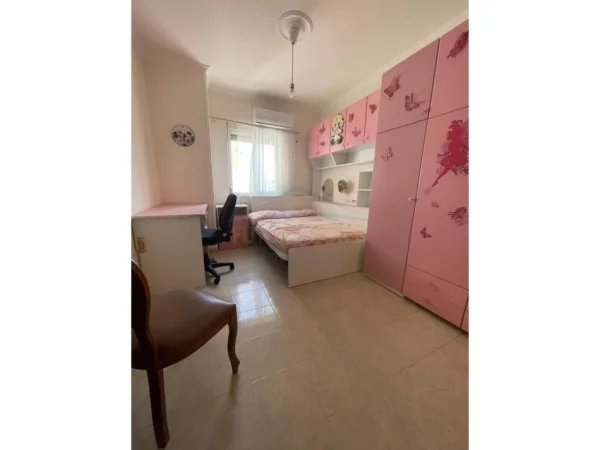 Tirane, jepet me qera apartament 2+1 Kati 9, 80 m² 600 € (Shkolla e Baletit , Rruga Petro Nini Luarasi)