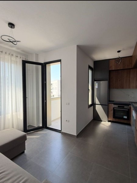 Tirane, jepet me qera apartament 1+1 Kati 5, 60 m² 650 € (Tek 21 Dhjetori, Kompleksi Kontakt\Magnet)