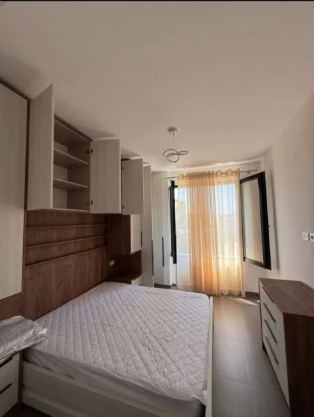Tirane, jepet me qera apartament 1+1 Kati 5, 60 m² 650 € (Tek 21 Dhjetori, Kompleksi Kontakt\Magnet)