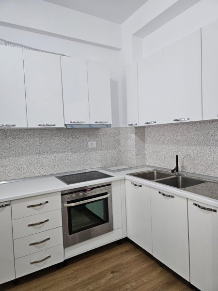 Tirane, jepet me qera apartament 1+1+Ballkon Kati 7, 61 m² 460 € (Rezidenca Kaimi/Rr.Pasho Hysa)