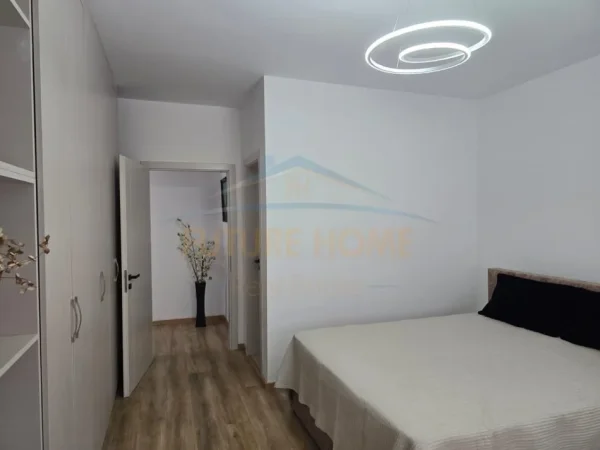 Tirane, jepet me qera apartament 2+1 Kati 3, 93 m² 700 € (Vasil Shanto)