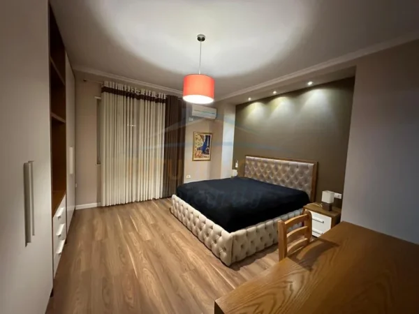 Tirane, jepet me qera apartament 2+1+2+Post Parkimi Kati 4, 122 m² 600 €