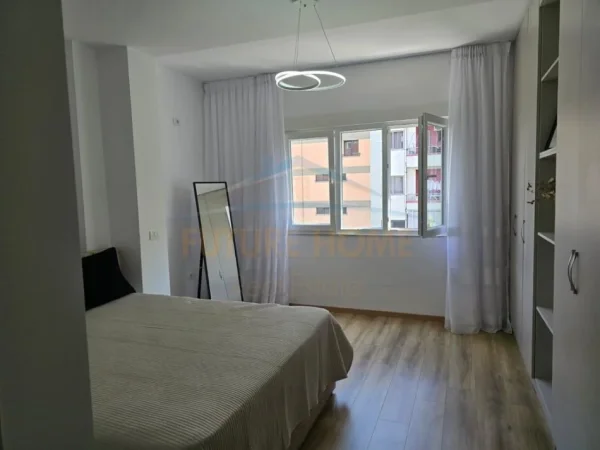 Tirane, jepet me qera apartament 2+1 Kati 3, 93 m² 700 € (Vasil Shanto)