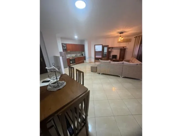 Tirane, jepet me qera apartament 2+1 Kati 9, 116 m² 670 € (Rruga e Barrikadave)