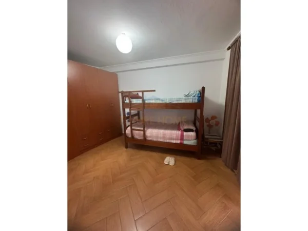 Tirane, jepet me qera apartament 2+1 Kati 9, 116 m² 670 € (Rruga e Barrikadave)